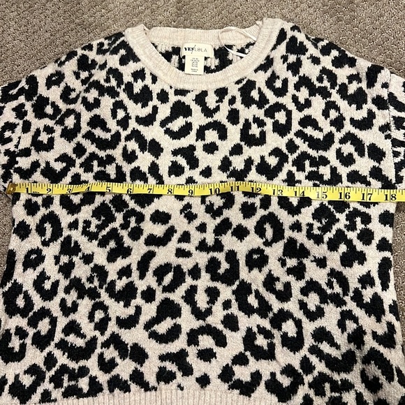 Yes Lola size XS animal leopard print sweater soft comfy beige black EUC - Picture 7 of 8
